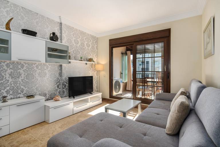 Family-friendly charming rental apartment with pool, patio & garden | Close to the beach | Pets allowed — photo 3