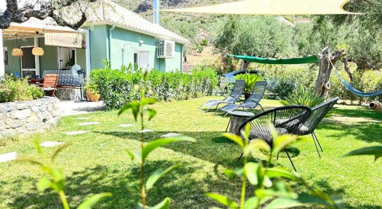 House with garden & BBQ in Kalamata