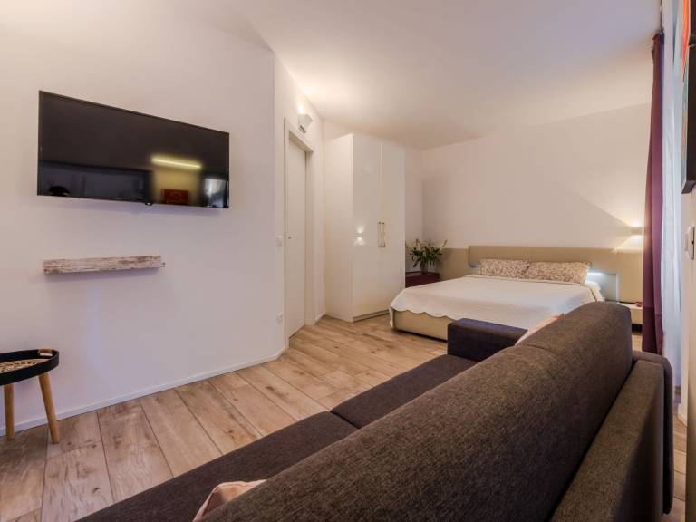 Apartment with terrace — photo 2