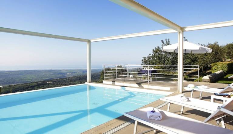 Villa with hot tub, grill & patio | Pool view — photo 5