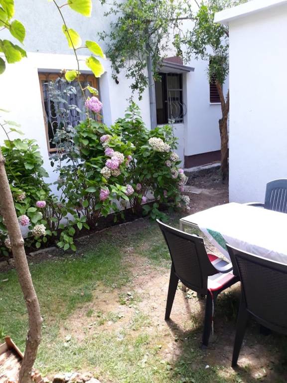 Apartments Naar Studio Apartment with Shared Garden 1