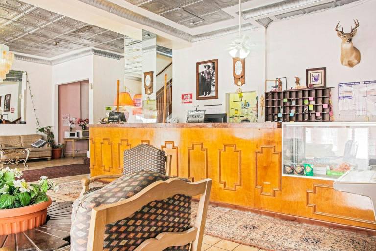 OYO Historic Cameron Hotel Brownsville I-69E — photo 3