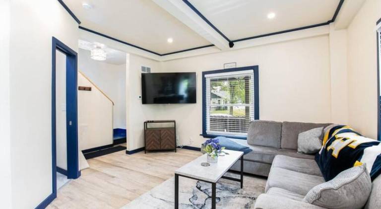 Vacation home with hot tub — photo 2