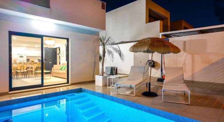 Fully equipped lovely villa with yard, barbeque & patio | Pet-friendly — photo 3