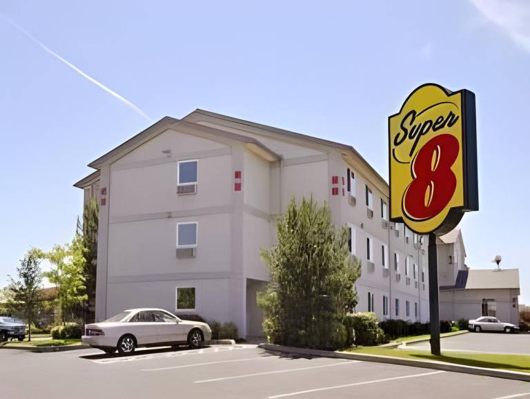 Super 8 By Wyndham Redmond in Redmond, OR