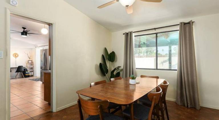 Vacation home with terrace, barbecue & yard — photo 5