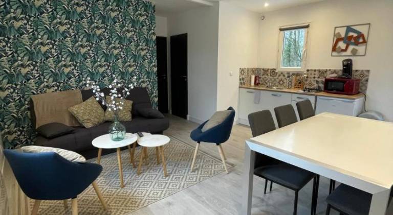 Chalet with 2 rooms for 6 persons in Le Mans