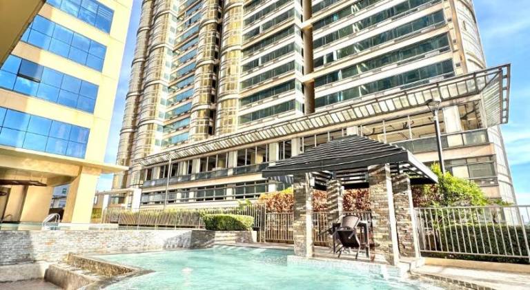 Lovely serviced apartment with pool & patio | Pets allowed — photo 3