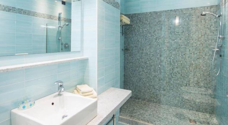 Serviced apartment with sauna, garden & jacuzzi — photo 2