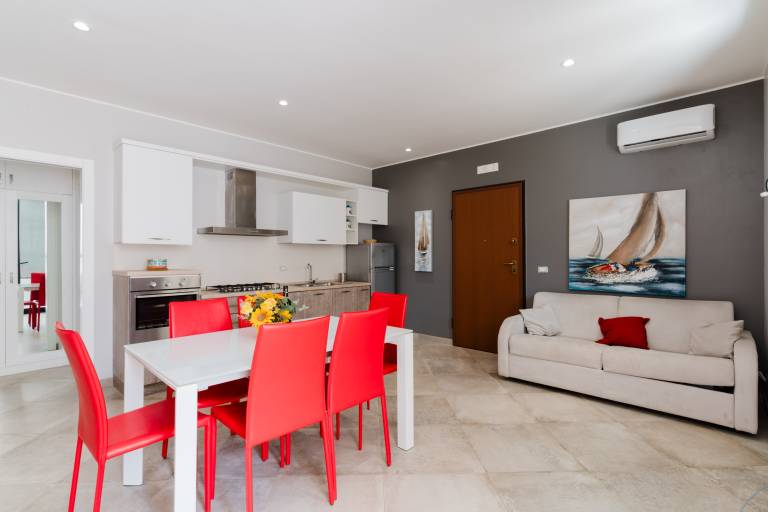 Modern Apartment "Casa Giuditta Deluxe" with Air Conditioning and Balcony — photo 3