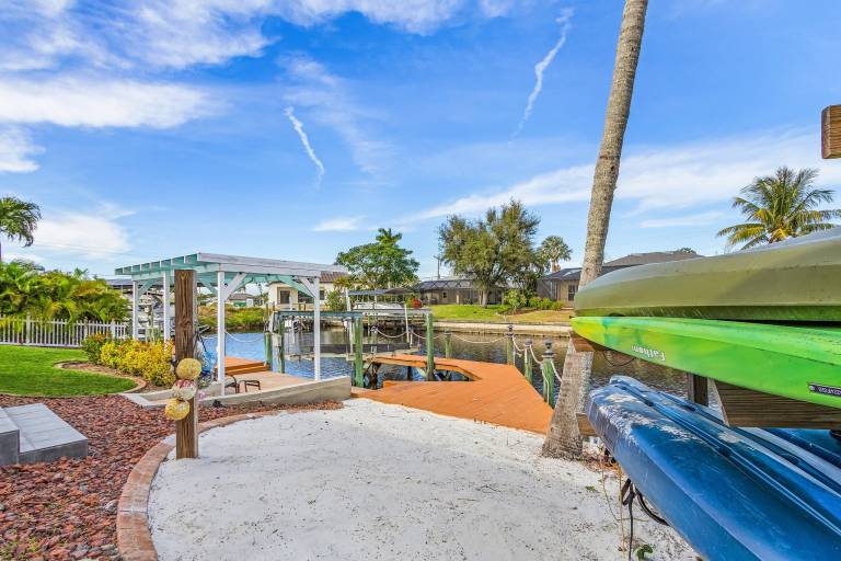 Private Beach, Heated Pool, Kayaks, & Pool Table - Villa Las Palmas - Roelens Vacations — photo 3