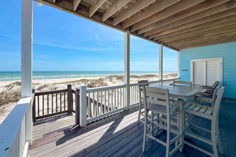 Vacation home with barbecue & pool | Beach view — photo 3
