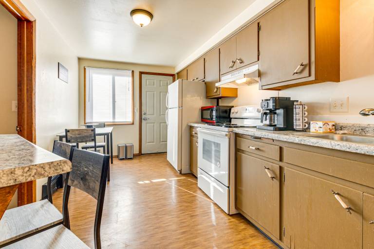 2 Mi to Dwtn Green Bay: Ideally Located Townhome! — photo 2