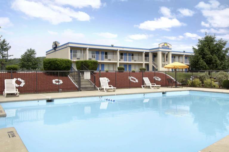Days Inn by Wyndham Staunton South — photo 3