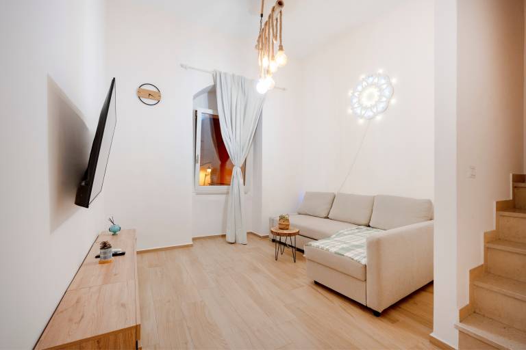 Apartment 'Dimora Oreste' with Private Terrace, Wi-Fi and Air Conditioning — photo 4
