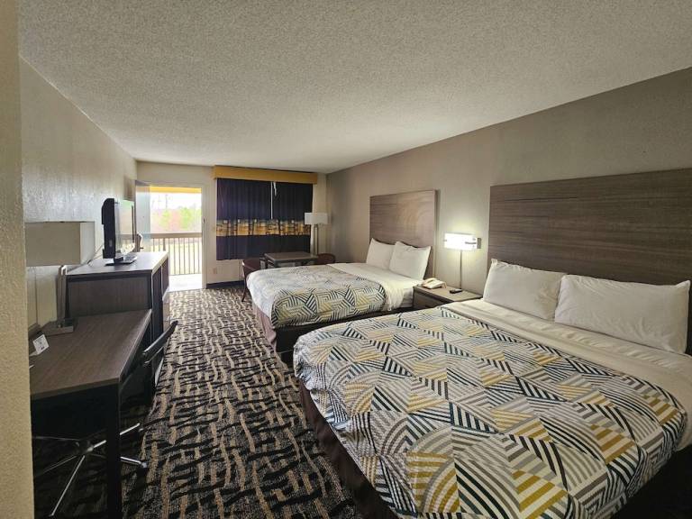 Motel  Byram