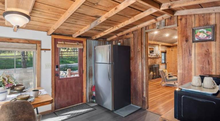 House with jacuzzi | Pets are welcome — photo 2