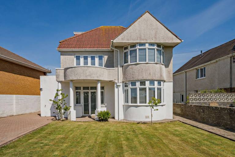 4 Bed in Nottage oc a32048