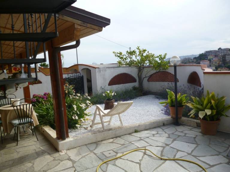 Villa with yard & barbecue — photo 4