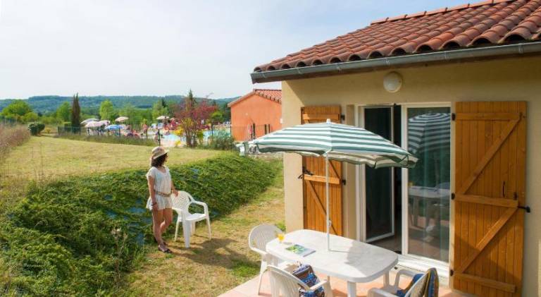 Serviced apartment with pool, garden & sauna — photo 3