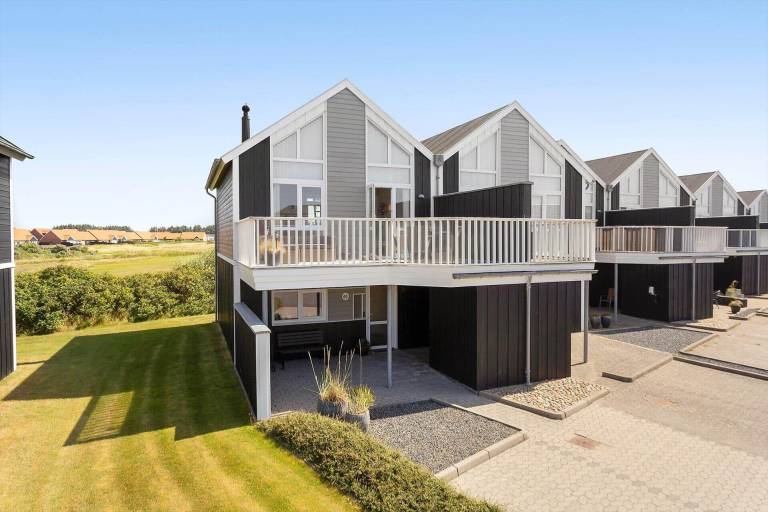 Fully equipped house with barbeque & patio | Pet-friendly in Lokken