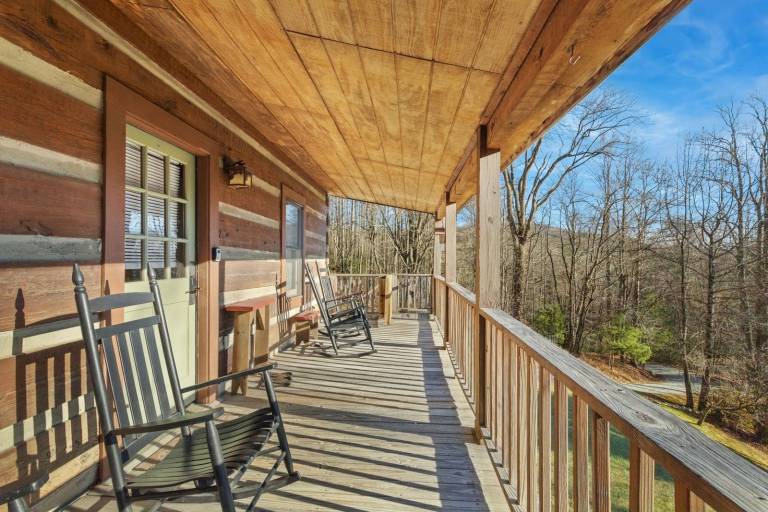 Rustic Cabin near Hiking and Waterfalls — photo 2