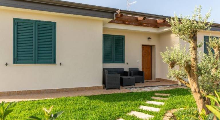 Villa with 2 rooms for 6 persons — photo 4