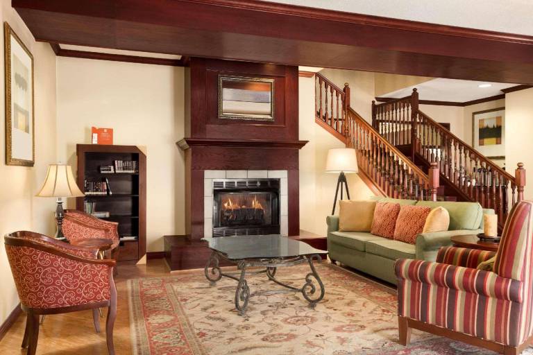 Country Inn & Suites by Radisson, Kearney, NE — photo 2