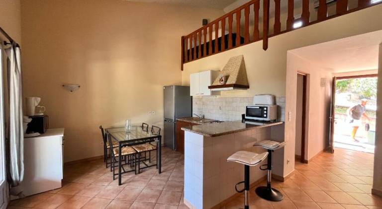 Family-oriented house with garden, pool & patio | Pets allowed — photo 5