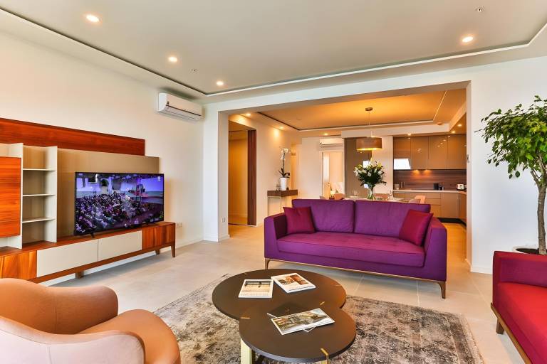 Rental apartment with pool, terrace & sauna in Budva