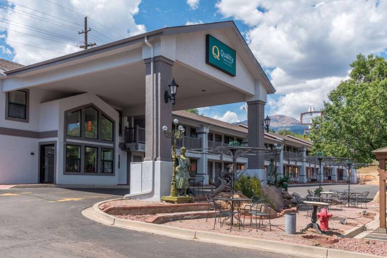 Quality Inn & Suites Manitou Springs at Pikes Peak — photo 2