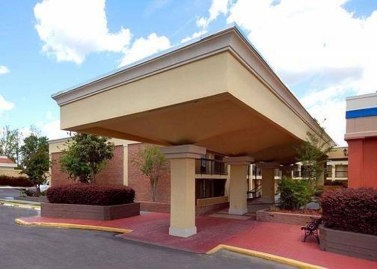 Quality Inn & Suites Conference Center Statesboro Historic District in Statesboro, GA