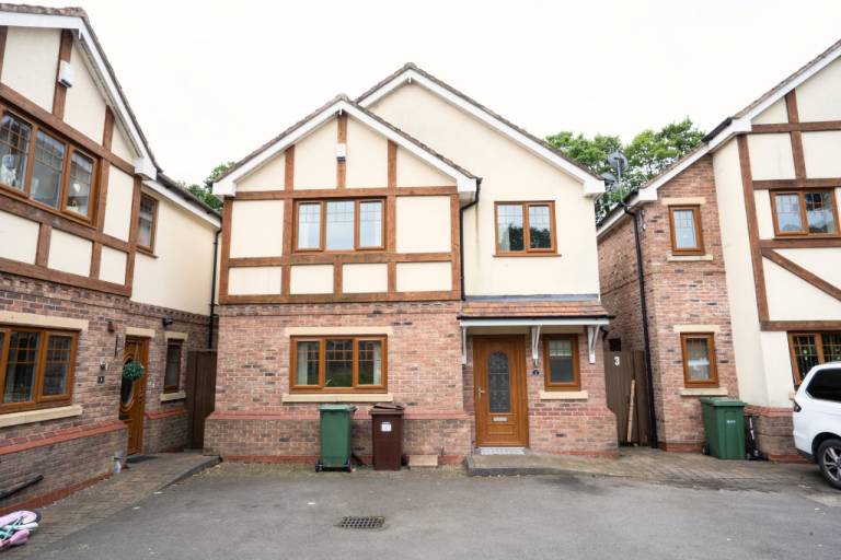 Emirates House 5BR Home 5mins to HS2 JLR NEC