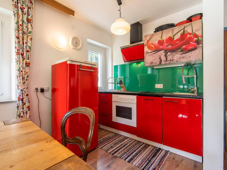 Ample vacation home with private pool, yard & barbeque | Pets are welcome — photo 4