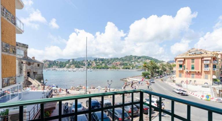 Rental apartment with patio in Rapallo