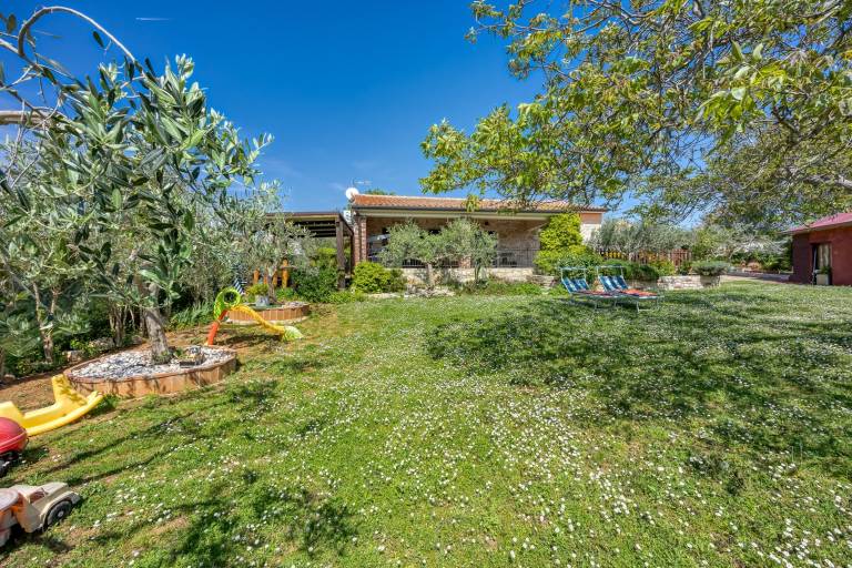 Family-friendly vacation home with patio, barbeque & garden | Pets allowed — photo 5