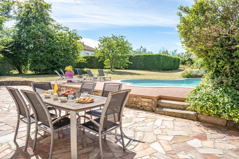 Family-oriented beautiful house with patio, private pool & yard | Pets are welcome — photo 4
