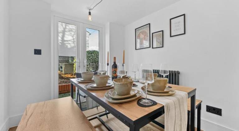 Large Luxury 4 Bed Chic House Southampton Centre, Great for groups! Parking available, Sleeps 7- By — photo 5