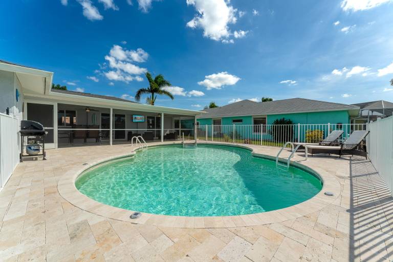 House with private pool & barbeque | River view — photo 2