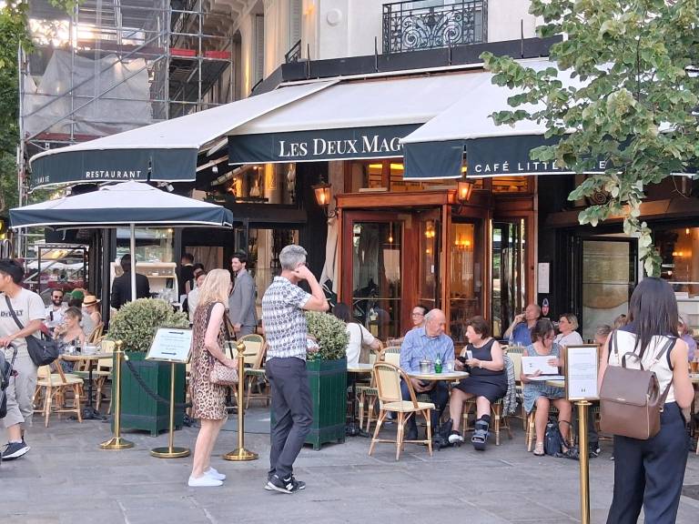 Apartment | Next to Notre-Dame de Paris | Perfect for remote work in Paris