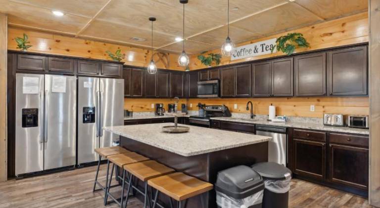 A Lodge at The Glades 12 BR Cabin Private Indoor Pool Hot Tubs Game Rooms and Theater Room — photo 5