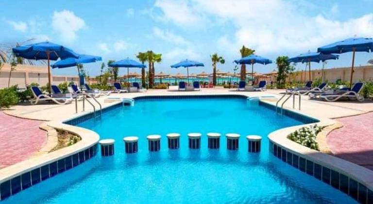 Beautiful serviced apartment with private pool, jacuzzi & yard | Next to the beach | Suitable for remote work | Dogs allowed in Hurghada