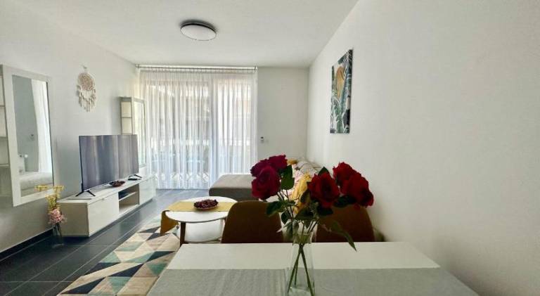 Rental apartment with patio — photo 3