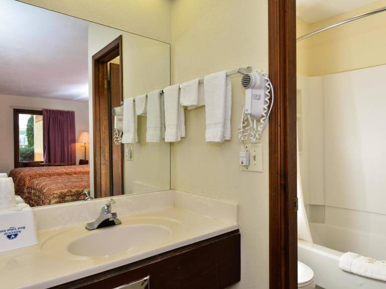 Rodeway Inn — photo 2