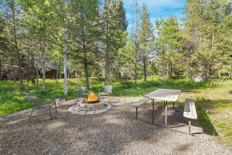 KABINO: Dog Friendly, Trails, Cozy Yellowstone Getaway — photo 4