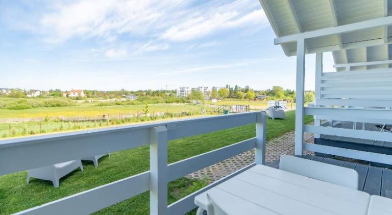 Vacation home with terrace, grill & yard — photo 3