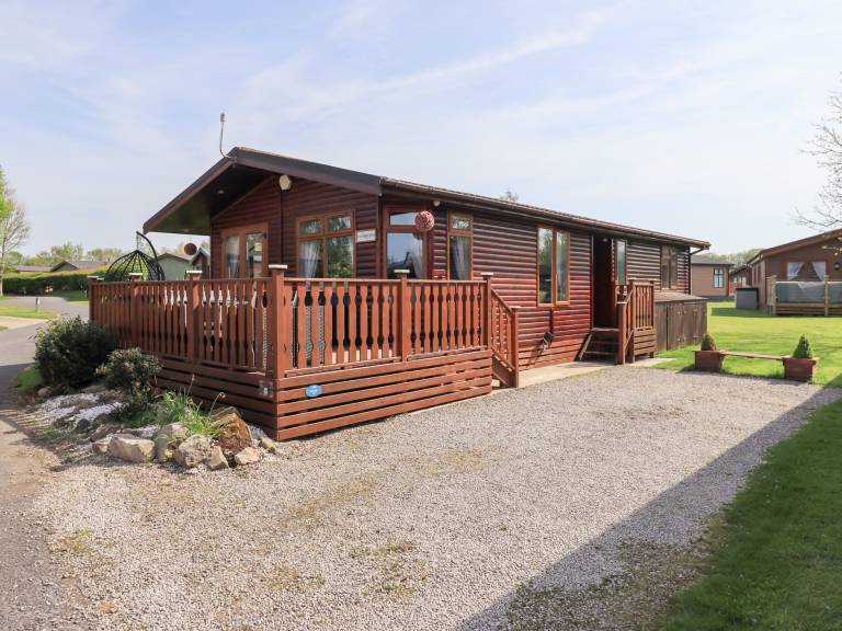 Children-friendly cottage with pool & garden | Beach view | Pets allowed in Carnforth