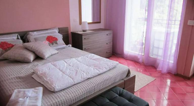 Rental apartment with pool | Next to the beach | Pets allowed in Torri del Benaco