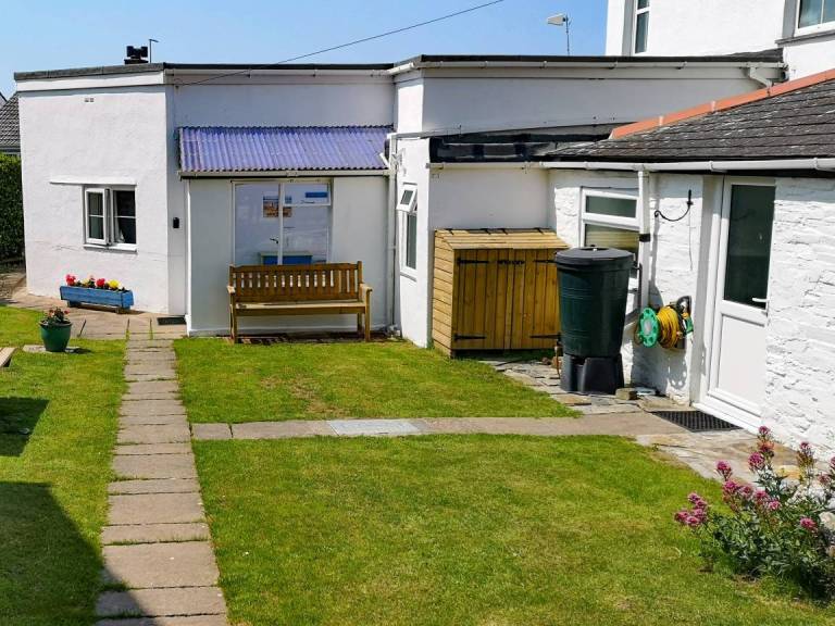 Cottage with barbecue & garden | Beach view in Tintagel
