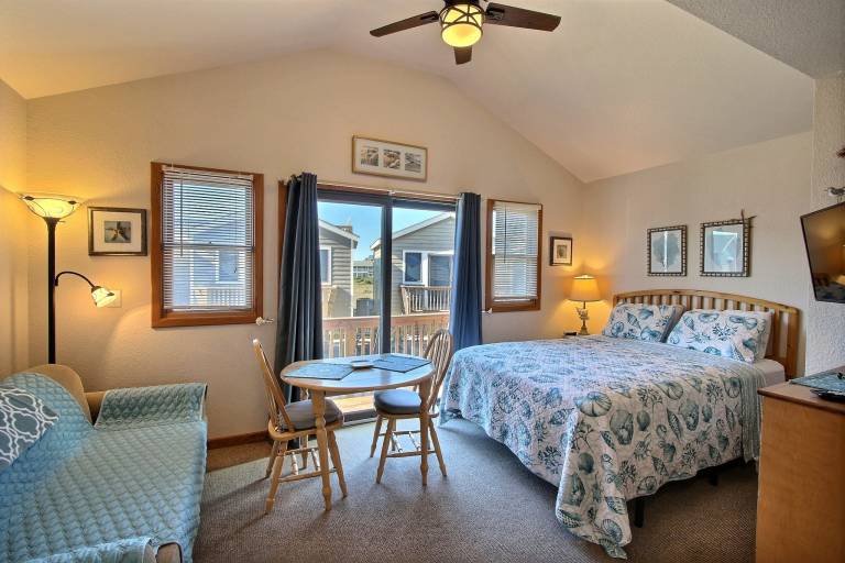 Condo | Beach view — photo 4
